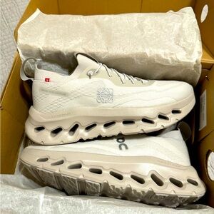 NIB *New* Loewe x ON Cloudtilt women’s sneakers athletic shoes EU38/US7